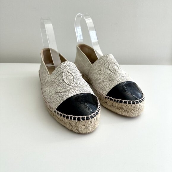 CHANEL Off-White Black Leather CC Logo Cap Toe Espadrille Flats Size 38 US 7.5 - Picture 3 of 13